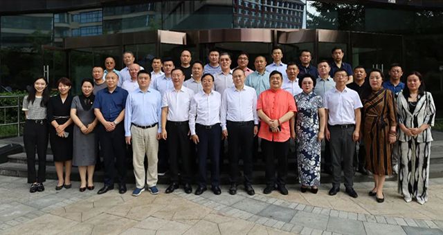 集團董事長肖厚忠受邀出席北京黑龍江企業商會第35次會長會議
